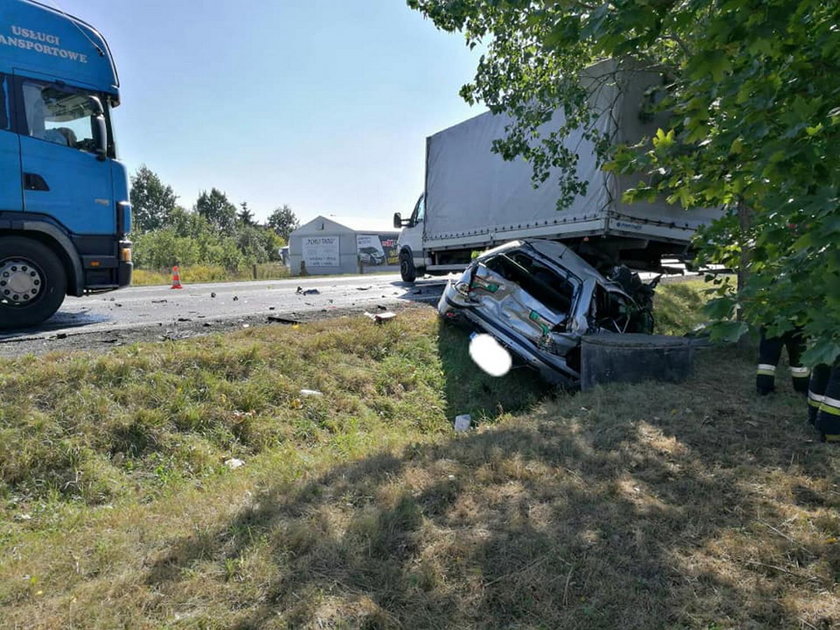 Karambol pod Bydgoszczą. TIR uderzył w auto, później było już tylko gorzej