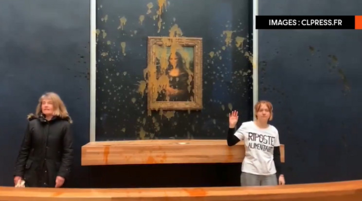 Krémlevessel öntötték nyakon Mona Lisát francia aktivisták. / Fotó: X /