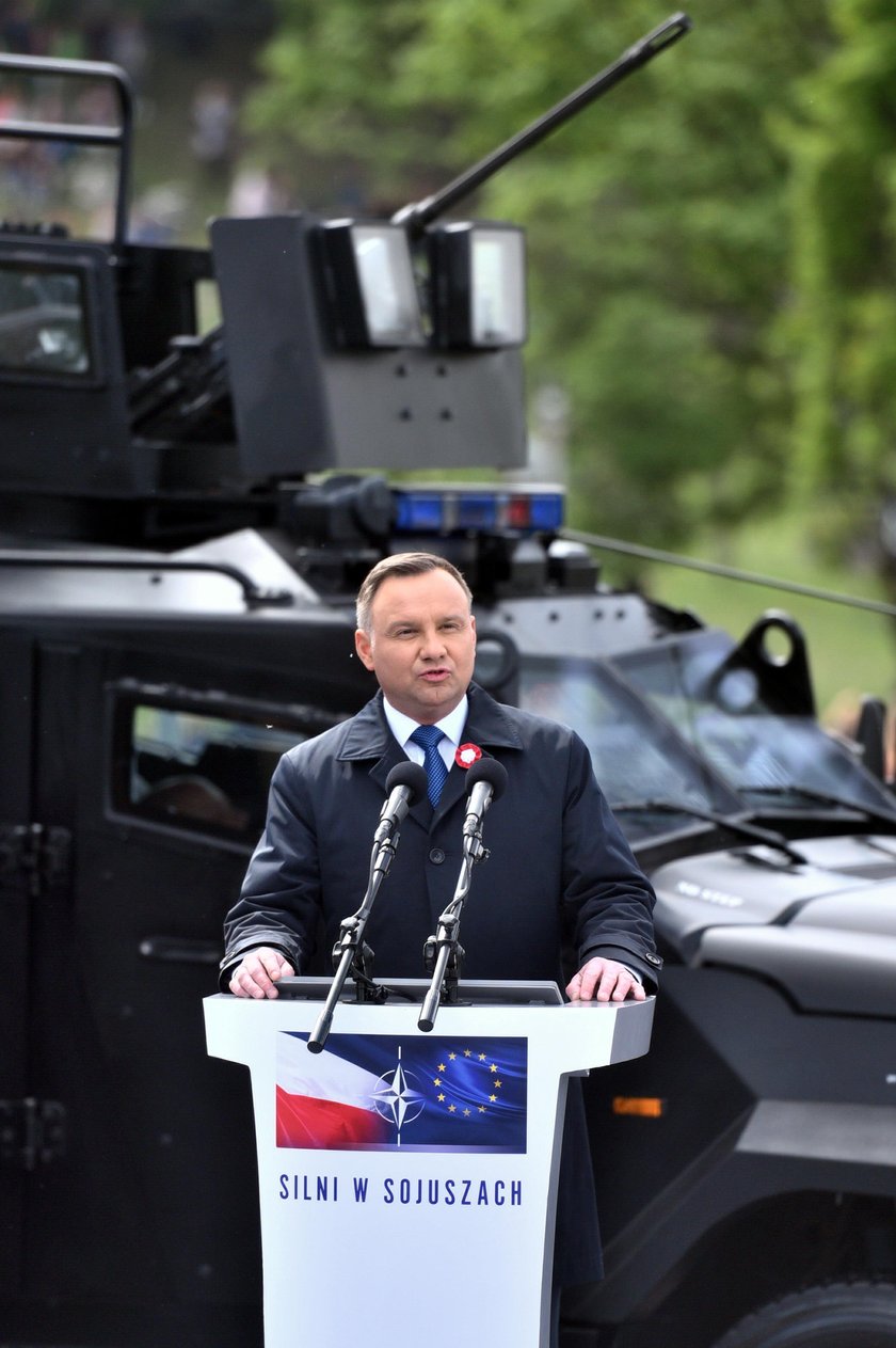 Żołnierz zasnął podczas przemówienia Dudy. Było aż tak nudne?