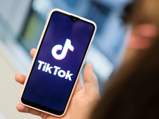 Aplikacja TikTok została pobrana już ponad 2 miliardy razy. O przejęcie amerykańskich aktywów firmy walczą Microsoft i Walmart, a także Oracle