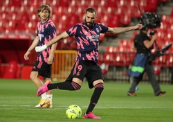 Real wciąż w grze. Granada nie zatrzymała "Królewskich"