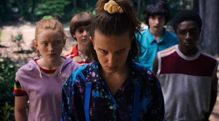 Tizi (Millie Bobby Brown, a képen középen) különleges képességei a Stranger Things 4. évadában is kulcsfontosságúak lesznek / Fotó: Netflix