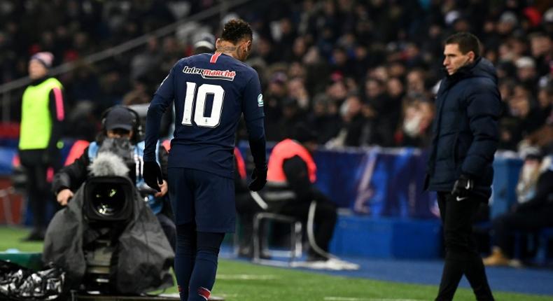 Neymar leaves the pitch with an apparent foot injury in PSG's win over Strasbourg in the French Cup