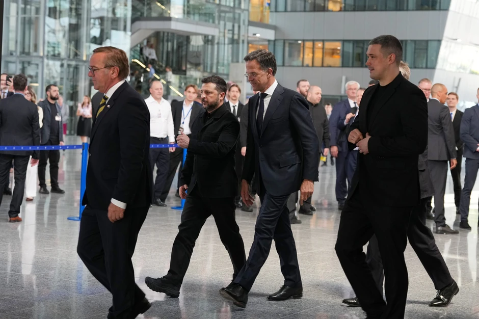 Boris Pistorijus, Volodimir Zelenski, Mark Rute i Mihailo Fedorov na sastanku u NATO sedištu u Briselu 18. juna
