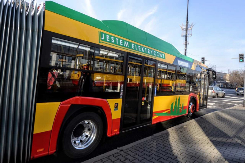 Pierwszy przegubowy autobus elektryczny w stolicy