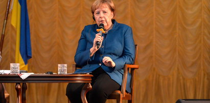 Tak "powitają" Merkel w Polsce. To przypomina bramę Auschwitz