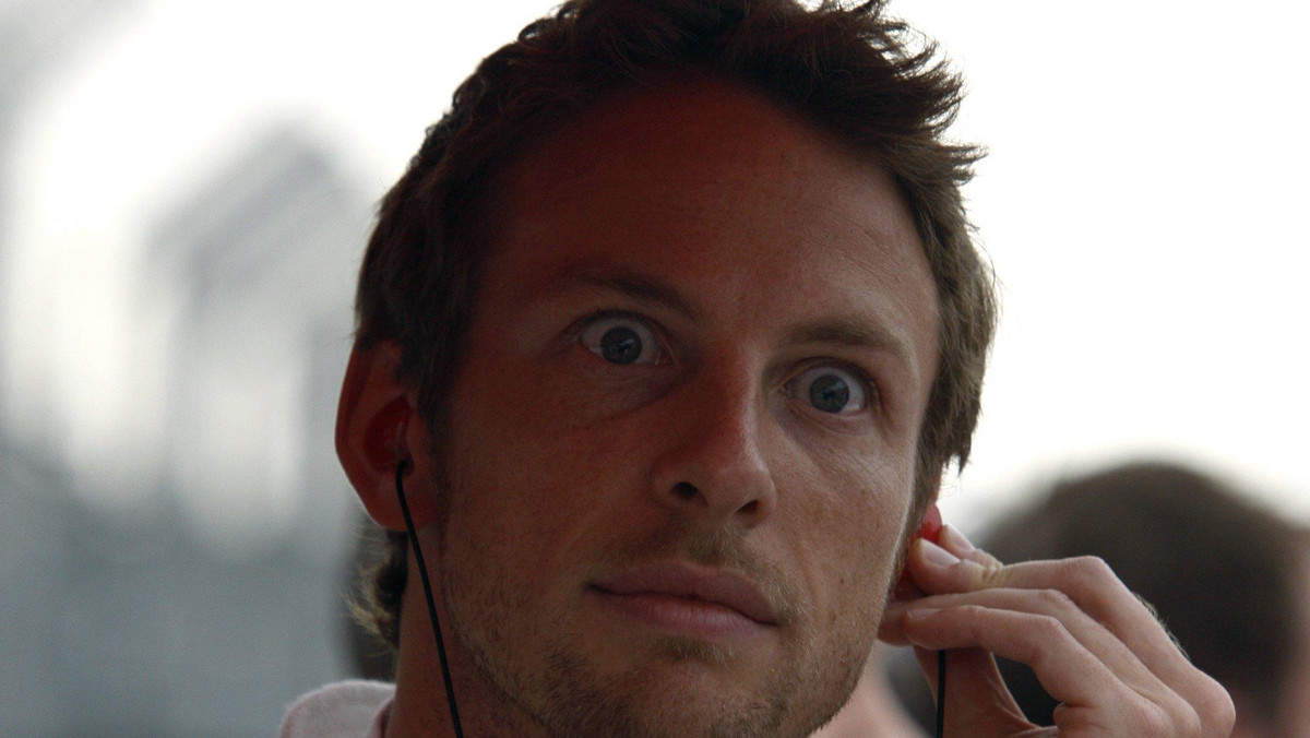 Gwiazda Formuły 1, Jenson Button, tuż przed swoim niedzielnym zwycięstwem w GP Węgier przeżył niemiłą niespodziankę związaną ze swoją stroną internetową.