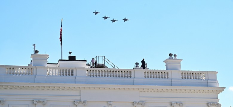 Myśliwce nad Białym Domem. Tak oddano hołd Polsce oraz zmarłemu pilotowi F-16 Krakowianowi