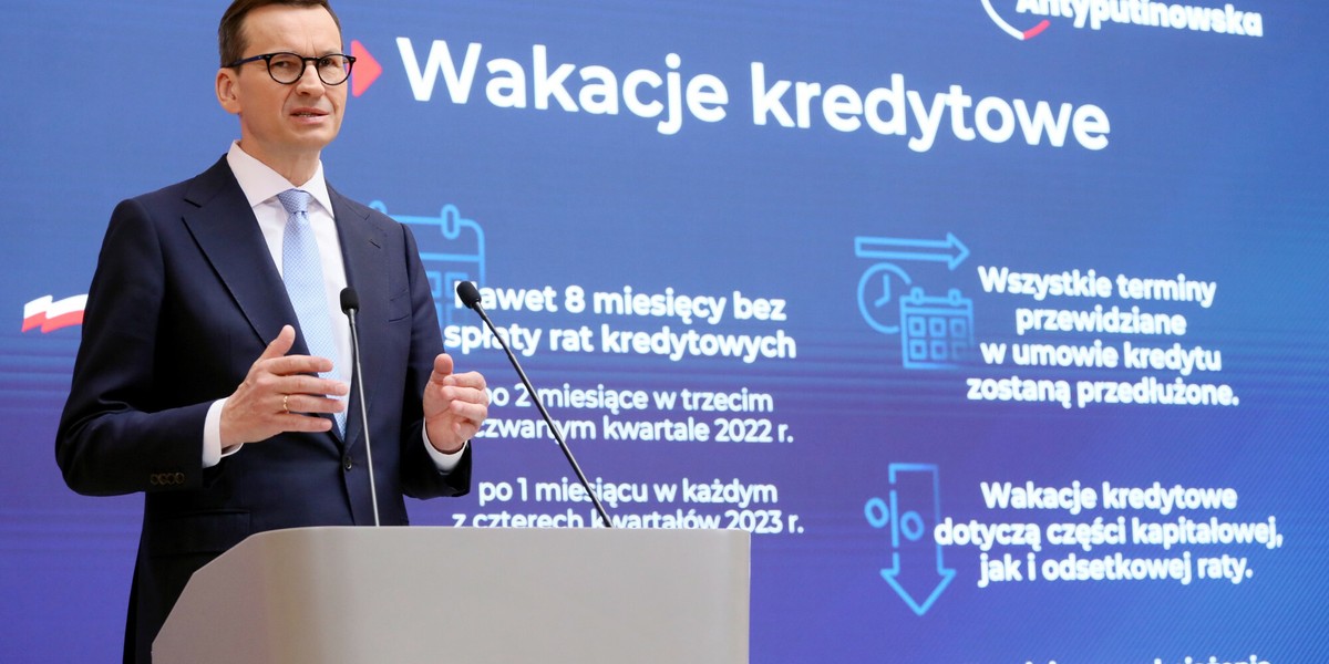 Premier Mateusz Morawiecki zapowiadający wakacje kredytowe