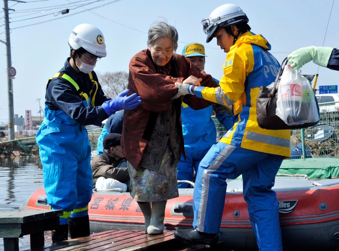 Ewakuacja w mieście Ishinomaki w prefekturze Miyagi