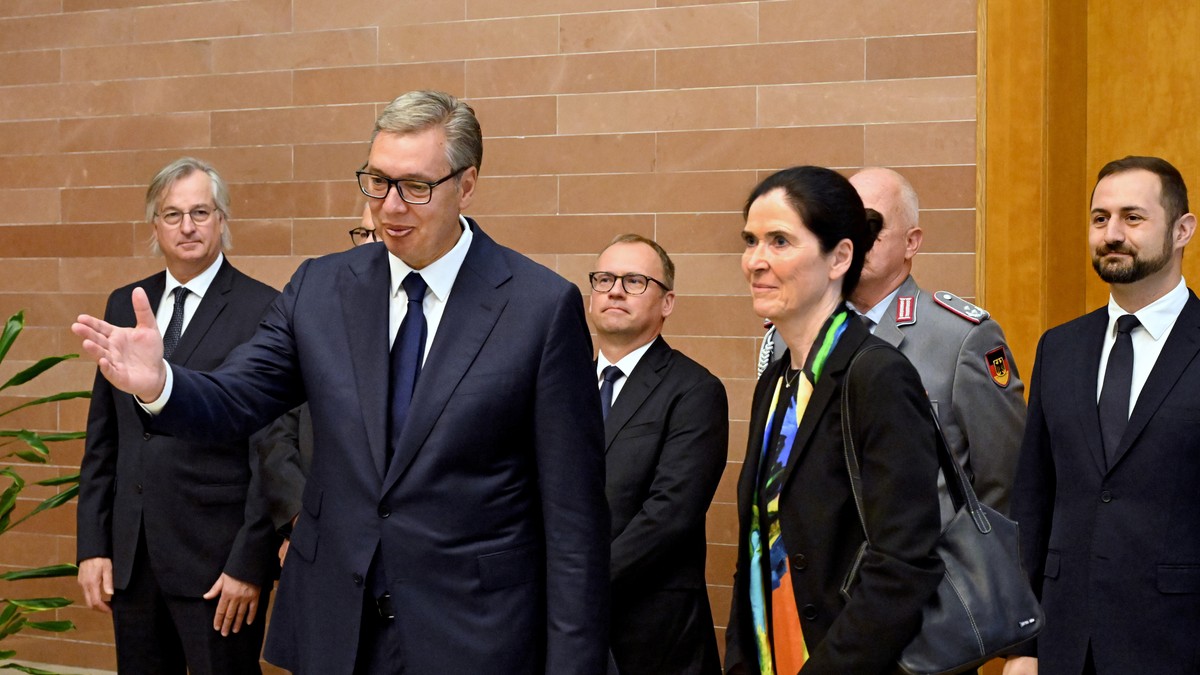 Predsednik Aleksandar Vučić primio je danas akreditivno pismo nove ambasadorke Savezne Republike Nemačke Anke Gizele Holštajn