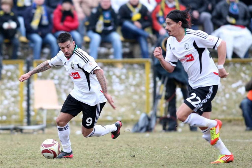 Nacho Novo i Ismael Blanco mieli pomóc Legii Warszawa w walce o mistrzostwo Polski, ale na razie zawodzą trenera Macieja Skorżę