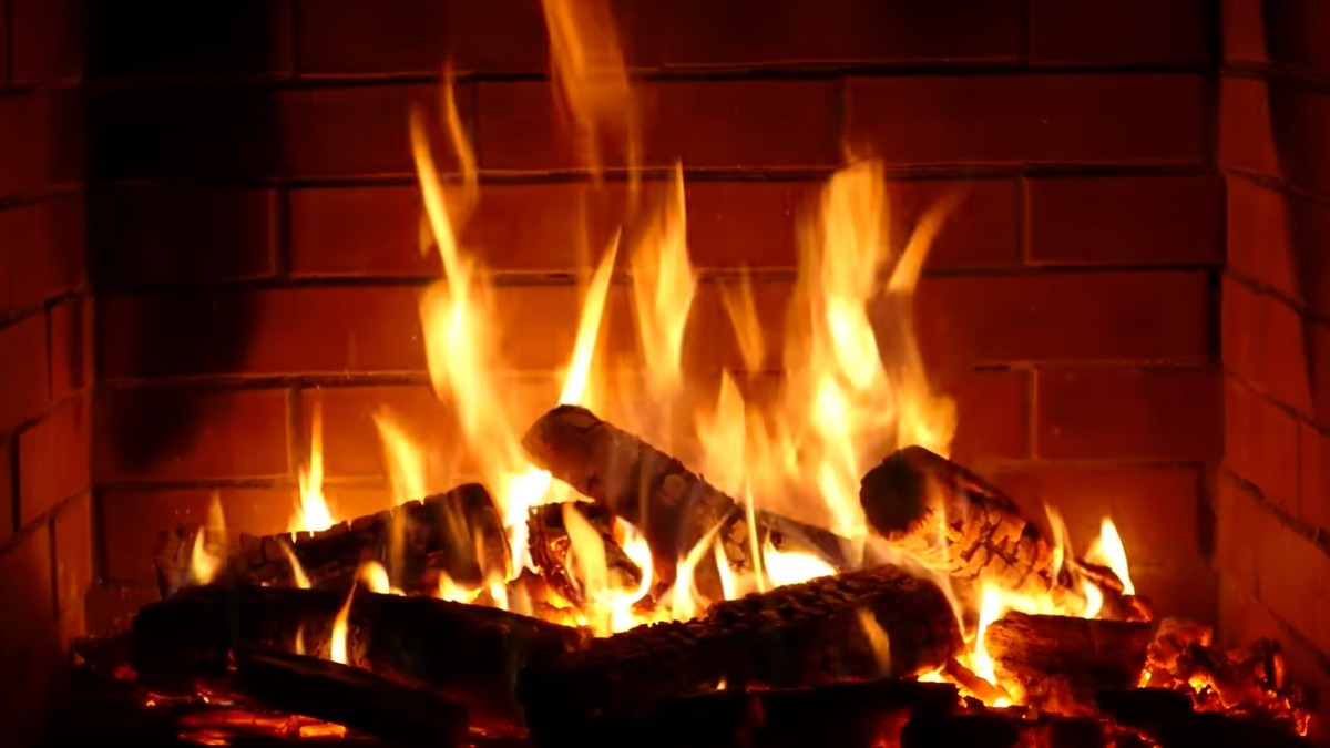 Vatra u kaminu
