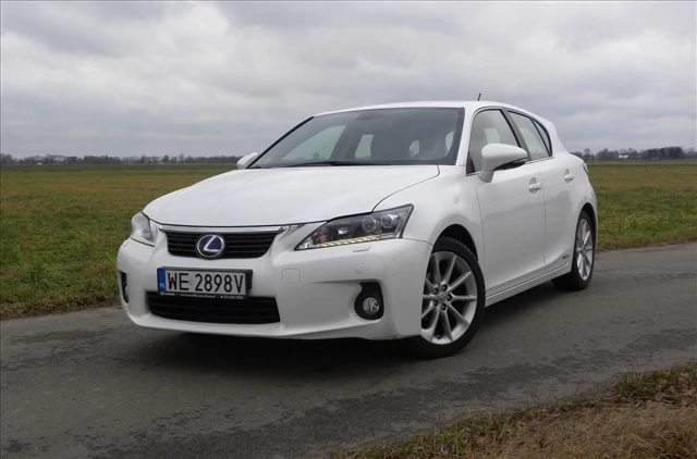 Lexus CT200h 