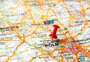 Udaremniono kolejny zamach? Policja w Kolonii aresztowała 3 pasażerów rejsu easyJet