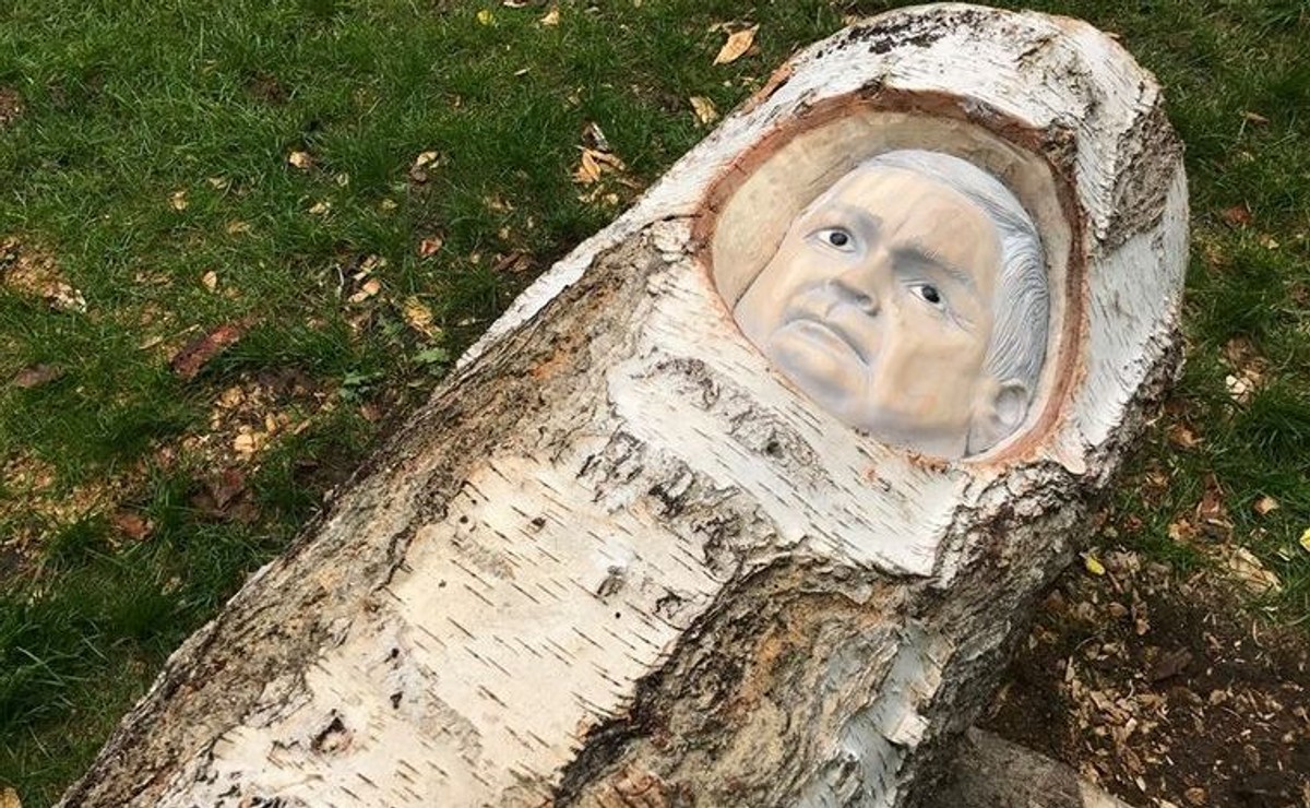 Lech Kaczyński w brzozie / Fundacja Galerii Foksal