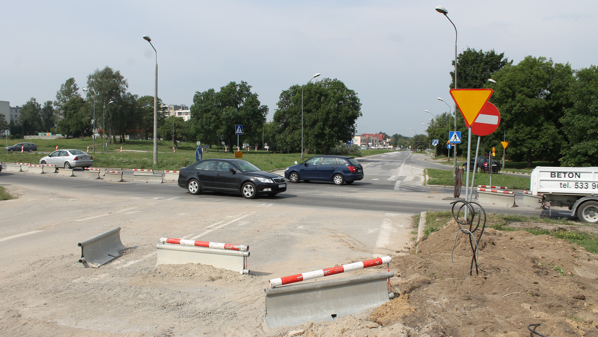 Jest zgoda na realizację inwestycji i prawomocna decyzja środowiskowa. W praktyce oznacza to, że już niebawem Miejski Zarząd Dróg w Kielcach ogłosi przetarg na wykonanie remontu i poszerzenia ulicy Wapiennikowej. Inwestycja pochłonie około 35 mln zł.