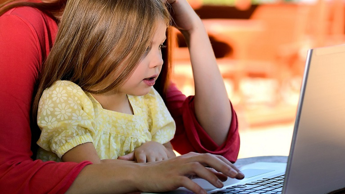 Jak dziecko może bezpiecznie korzystać z internetu