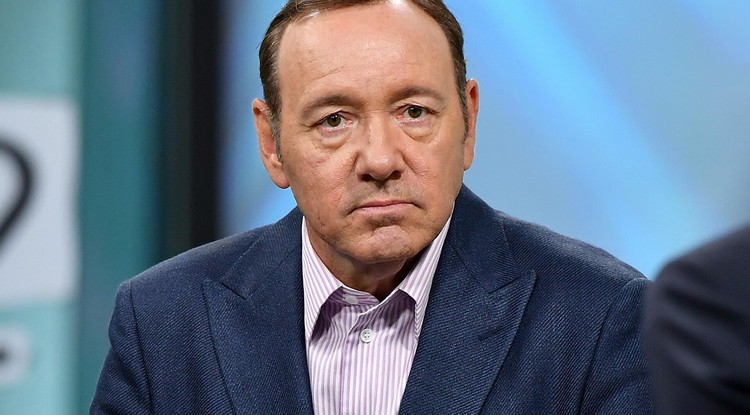 Kevin Spacey nyakig benne van a balhéban...