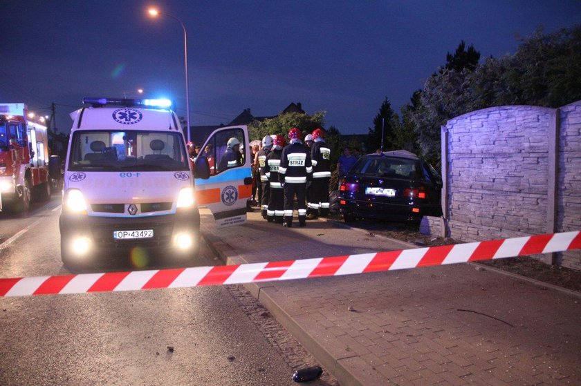 Tragiczny wypadek na Oświęcimskiej w Opolu. BMW wjechało w betonowy płot