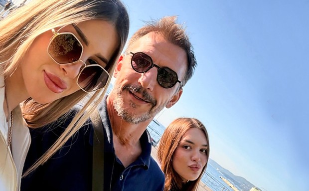 Dača Ikodinović sa ćerkom Andreom i Hanom 