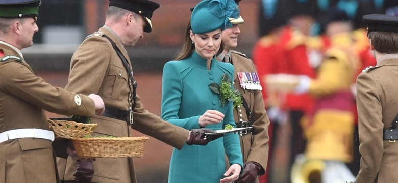 Klasyka poszła w odstawkę, ale było warto! Media rozpływają się nad stylizacją księżnej Kate z obchodów Dnia św. Patryka [FOTO]