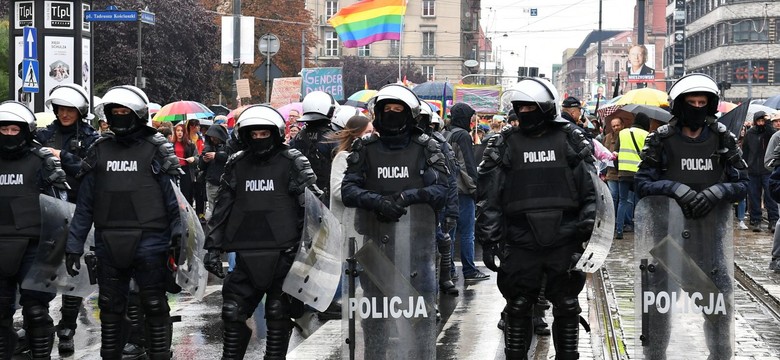 Krzyczał "Allah akbar" i miał przy sobie dwa noże. Zatrzymanie przed Marszem Równości we Wrocławiu