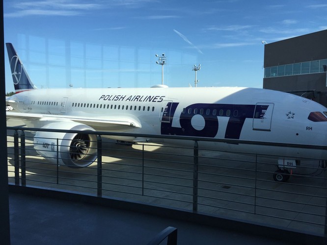 Pierwsza dostawa Dreamlinera dla PLL LOT miała miejsce jesienią 2012 roku. Dla spółki był to moment przełomowy. M.in. dzięki wykorzystaniu Boeingów 787 firma zaczęła zarabiać.  <br><br>Na zdj. Boeing 787 Dreamliner w barwach LOT-u na lotnisku przy fabryce Boeinga w Everett, 14.07.2017.