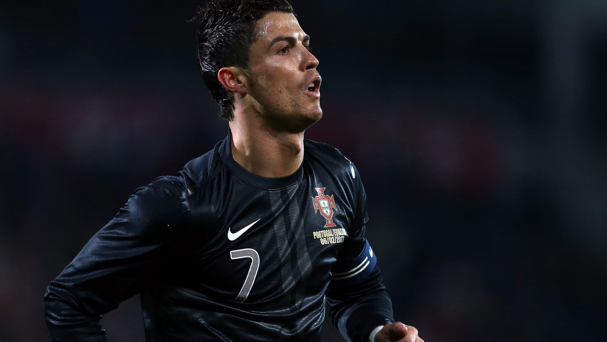 Cristiano Ronaldo - piłkarz Realu Madryt jest gwiazdą nie tylko na boisku, ale też i w mediach. CR7 na swoim koncie ma już wiele spotów reklamowych. Teraz gwiazdor reprezentacji Portugalii zagrał w najnowszym klipie promującym jeden z tamtejszych banków.