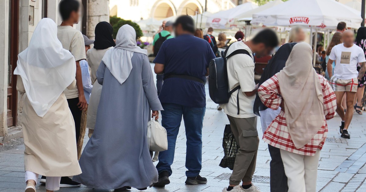 Arabska turystka oburzona zakupami w Sukiennicach. "To wstyd!"