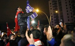 "Niedopuszczalne zachowanie". Turecki premier zapowiada ostre środki odwetowe wobec Holandii