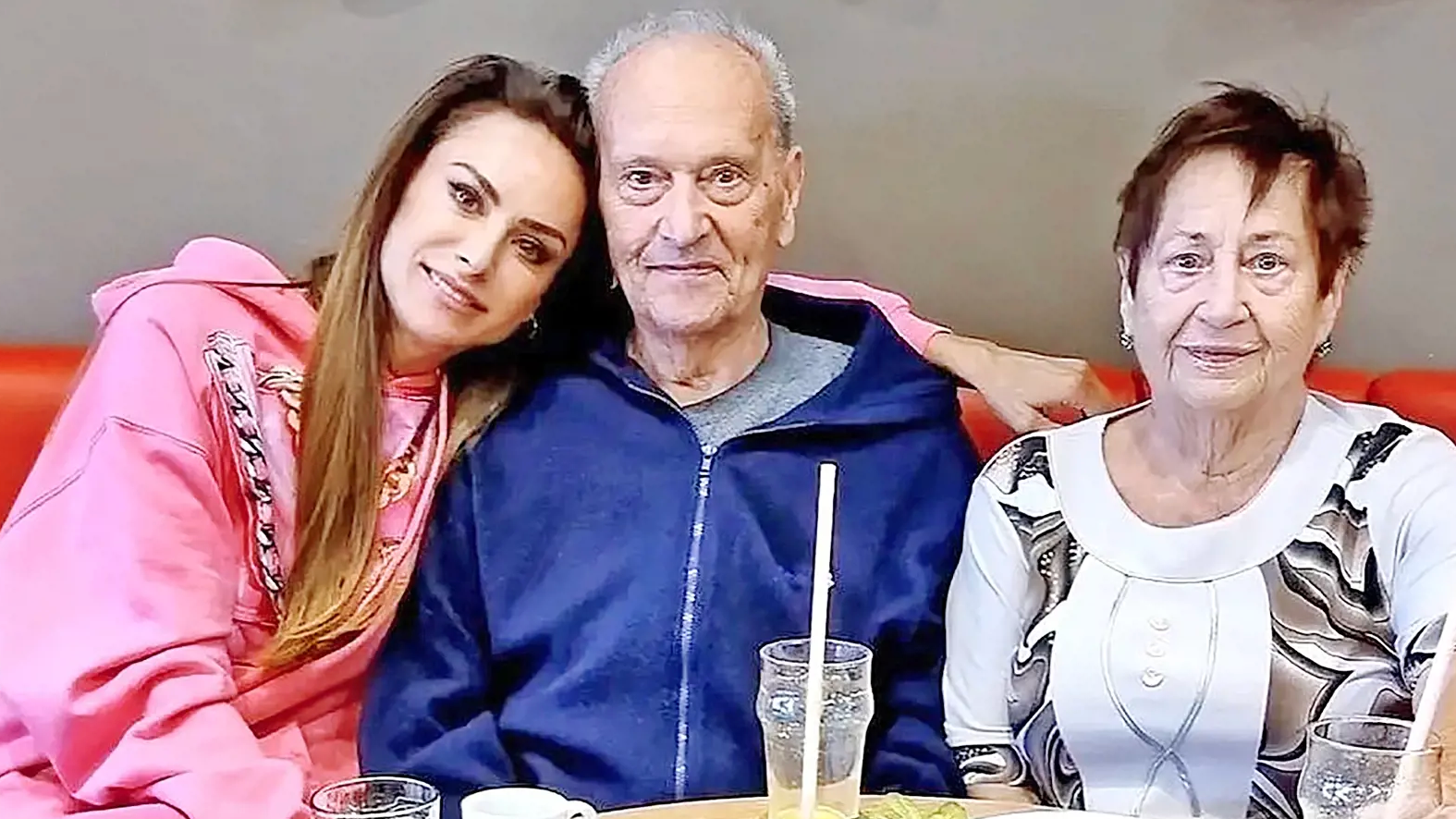 Zora Czoborová s milovanými rodičmi.