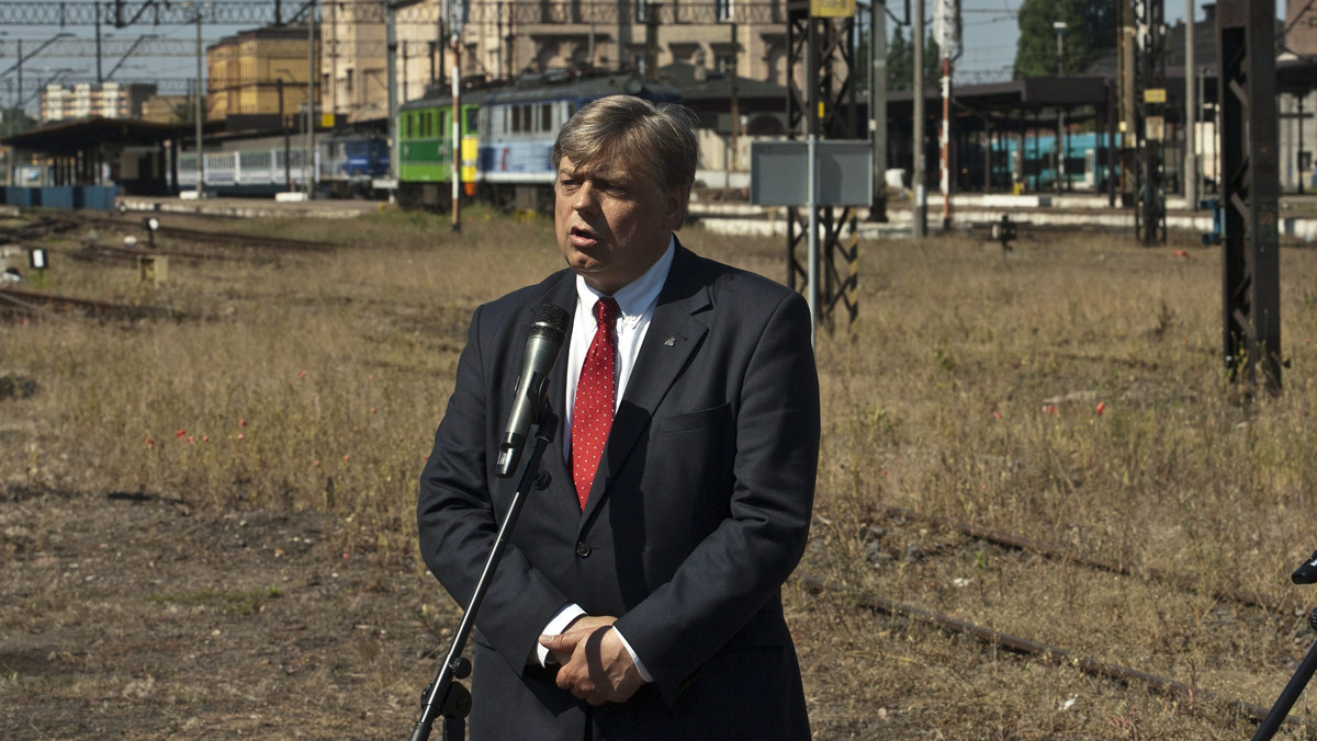 - Musimy postawić tamę ekspansji Rosji, bo mamy do czynienia z kolejną Bitwą Warszawską, powtarzającą się 94 lata później; propozycja Jarosława Kaczyńskiego pozwoli zdecydowanie zwiększyć wartość bojową polskich sił zbrojnych - powiedział Kosma Złotowski w rozmowie z Onetem. Eurodeputowany PiS, komentując pomysł utworzenia funduszu na rzecz wzmocnienia sił zbrojnych, ocenił, że sprawą tą powinien zająć się Parlament Europejski. - Dzięki temu lepiej zadbamy o bezpieczeństwo Europy, także w wymiarze finansowym - dodał.