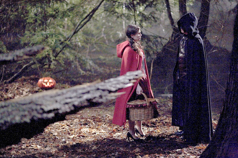 Anna Paquin i Dylan Baker w filmie "Upiorna noc Halloween"