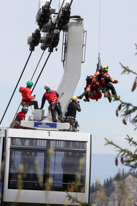 Ratownicy TOPR ćwiczyli ewakuację turystów z kolejki na Kasprowy Wierch