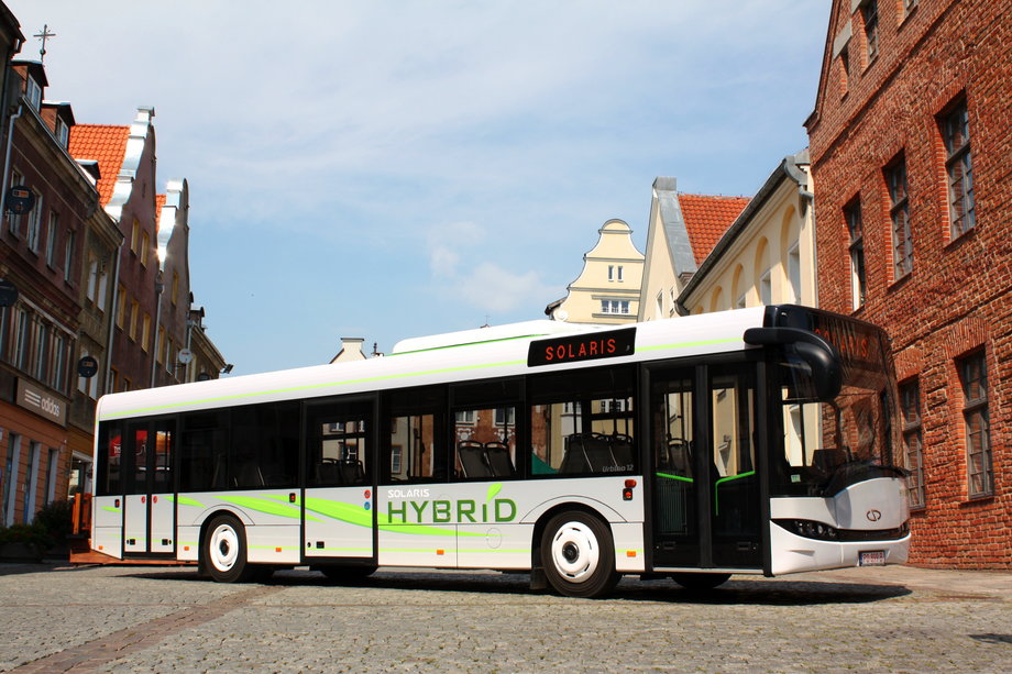 Urbino 12 Hybrid 