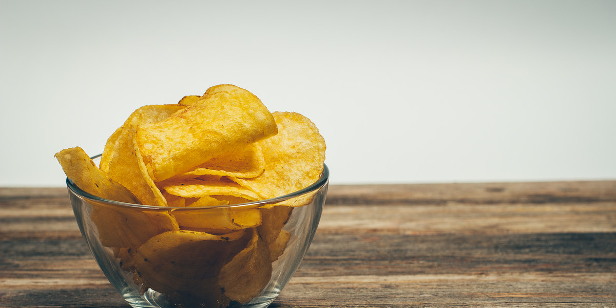 Chipsy ziemniaczane są jedną z najpopularniejszych przekąsek na świecie.