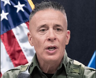 To on dowodził Strażą Graniczną w Minnesocie, gdzie zastrzelono dwie osoby. Został odwołany ze stanowiska