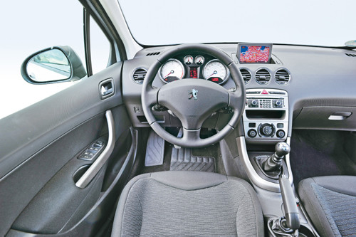 Hyundai i30 CW kontra VW Golf Variant i Peugeot 308 SW - Golf poważnie zagrożony