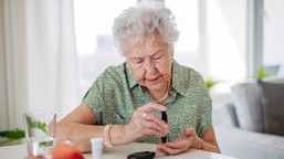 zasiłek pielęgnacyjny dla chorych na cukrzycę 2026. czy należy się każ