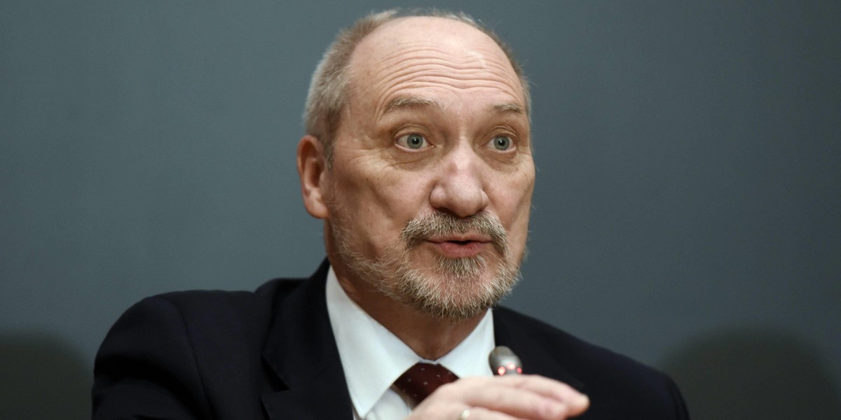 Macierewicz chwali się wyjaśnianiem katastrofy smoleńskiej