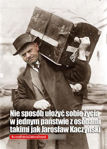 Donald Tusk odchodzi - mem / Babcia zabiera dowód