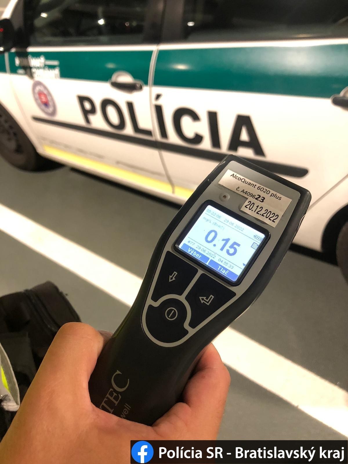 Policajti zastavili vodiča autobusu pod vplyvom alkoholu. 