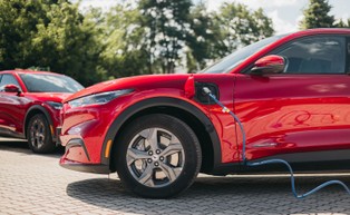 Oto najlepiej sprzedające się auto elektryczne w Polsce. Jasiński: Klienci premium docenili ten model