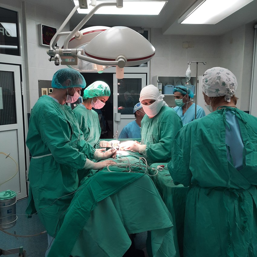 Tim prof dr Srđana Đurđevića tokom operacije raka grlića materice foto privatna arhiva