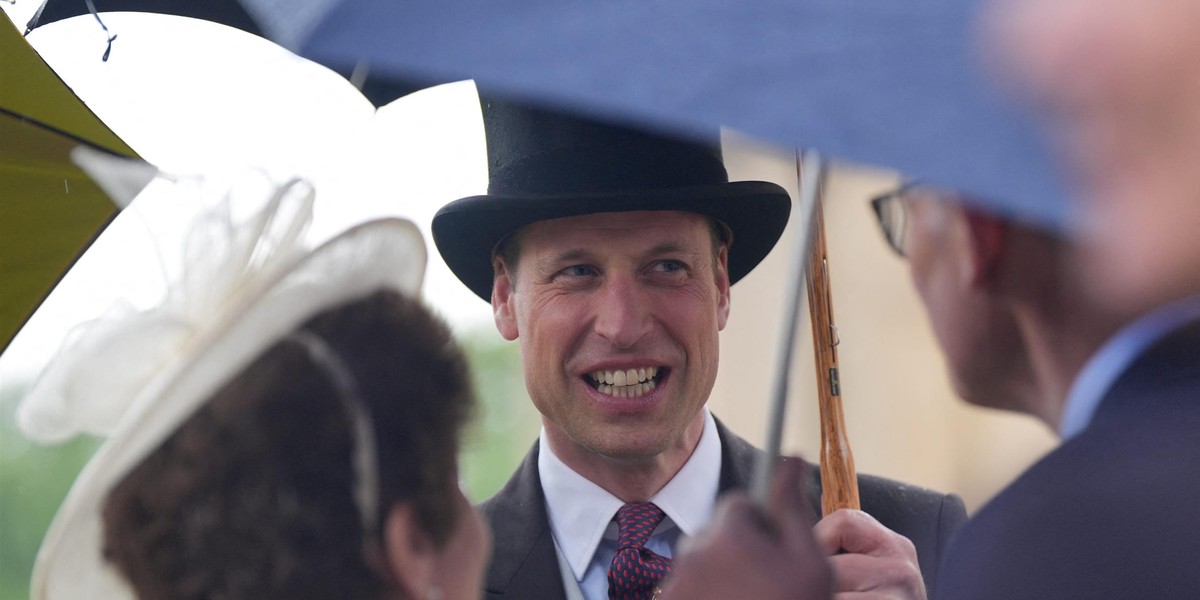 Książę William na corocznym garden party w Buckingham. 