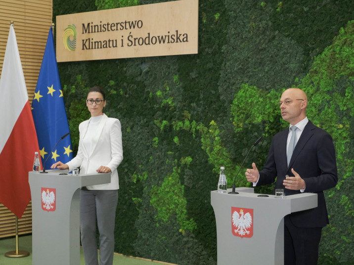 Małgorzata Golińska i Michał Kurtyka na konferencji prasowej w siedzibie Ministerstwa w Warszawie.
