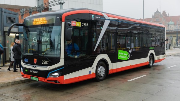 Postępowanie przetargowe obejmuje dostawę 30 autobusów miejskich zasilanych energią elektryczną, w tym 18 standardowych (na zdjęciu) i 12 przegubowych.