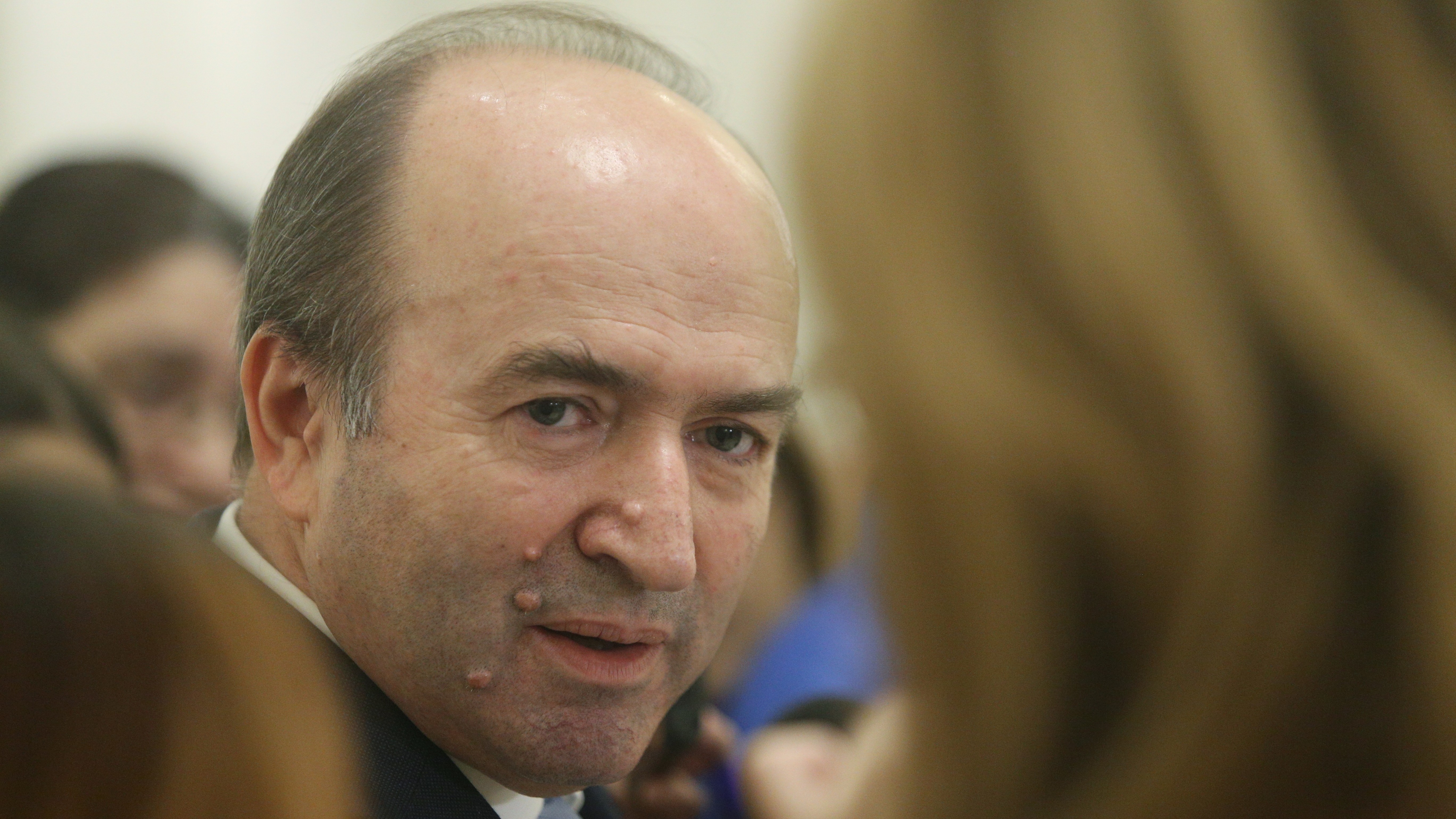 Alexandru Toader, fiul fostului ministru al Justiției Tudorel Toader, a fost reținut, fiind acuzat că ar fi hărţuit sexual două studente. Reacția tatălui său