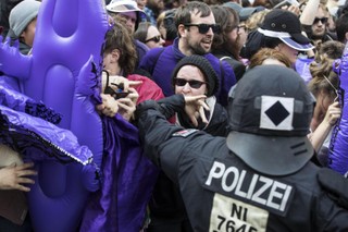 Niemcy: Policja zlikwidowała blokadę ulicy w Hamburgu - 100 zatrzymanych